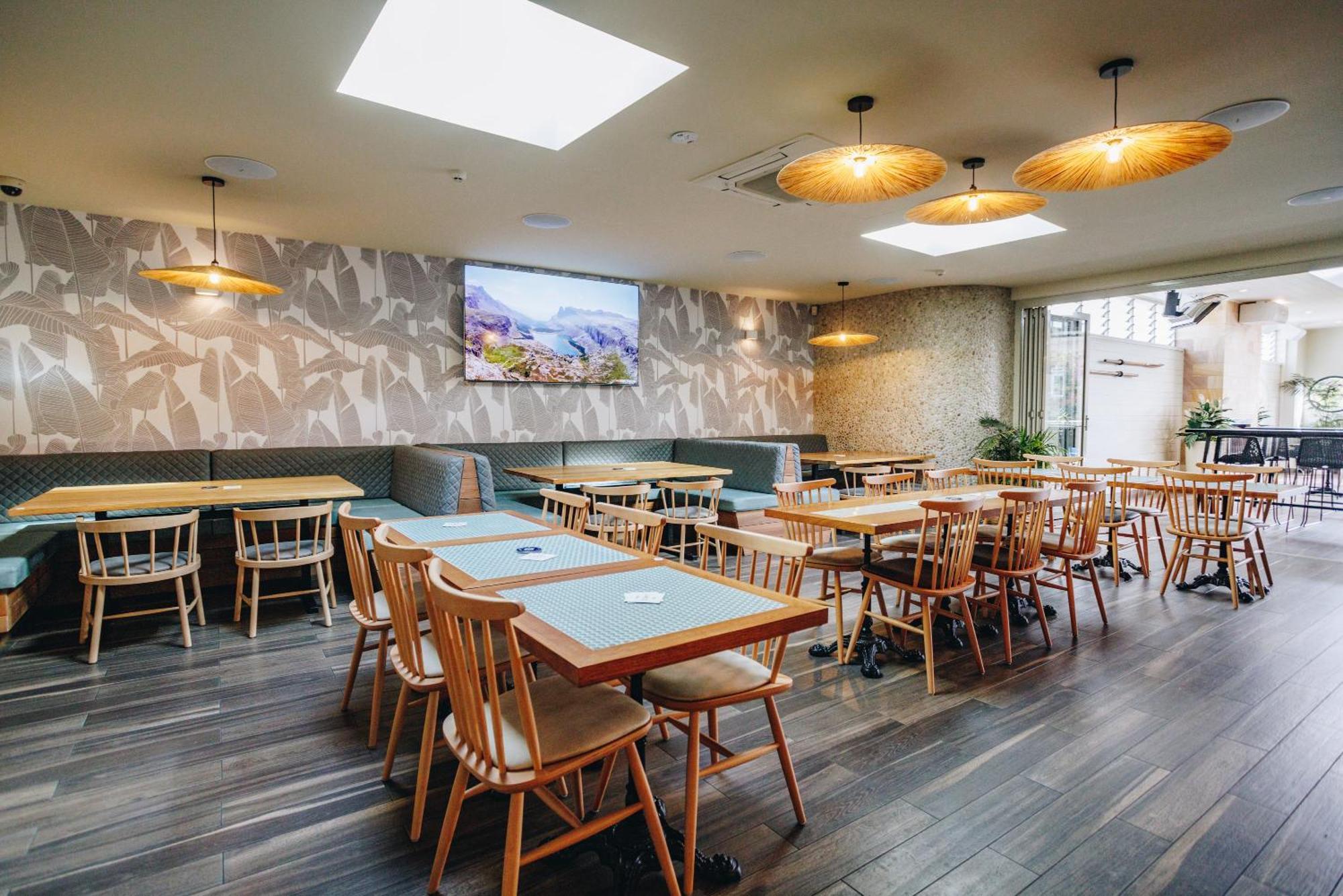 דה אינטרנס The Lakes Hotel מראה חיצוני תמונה
