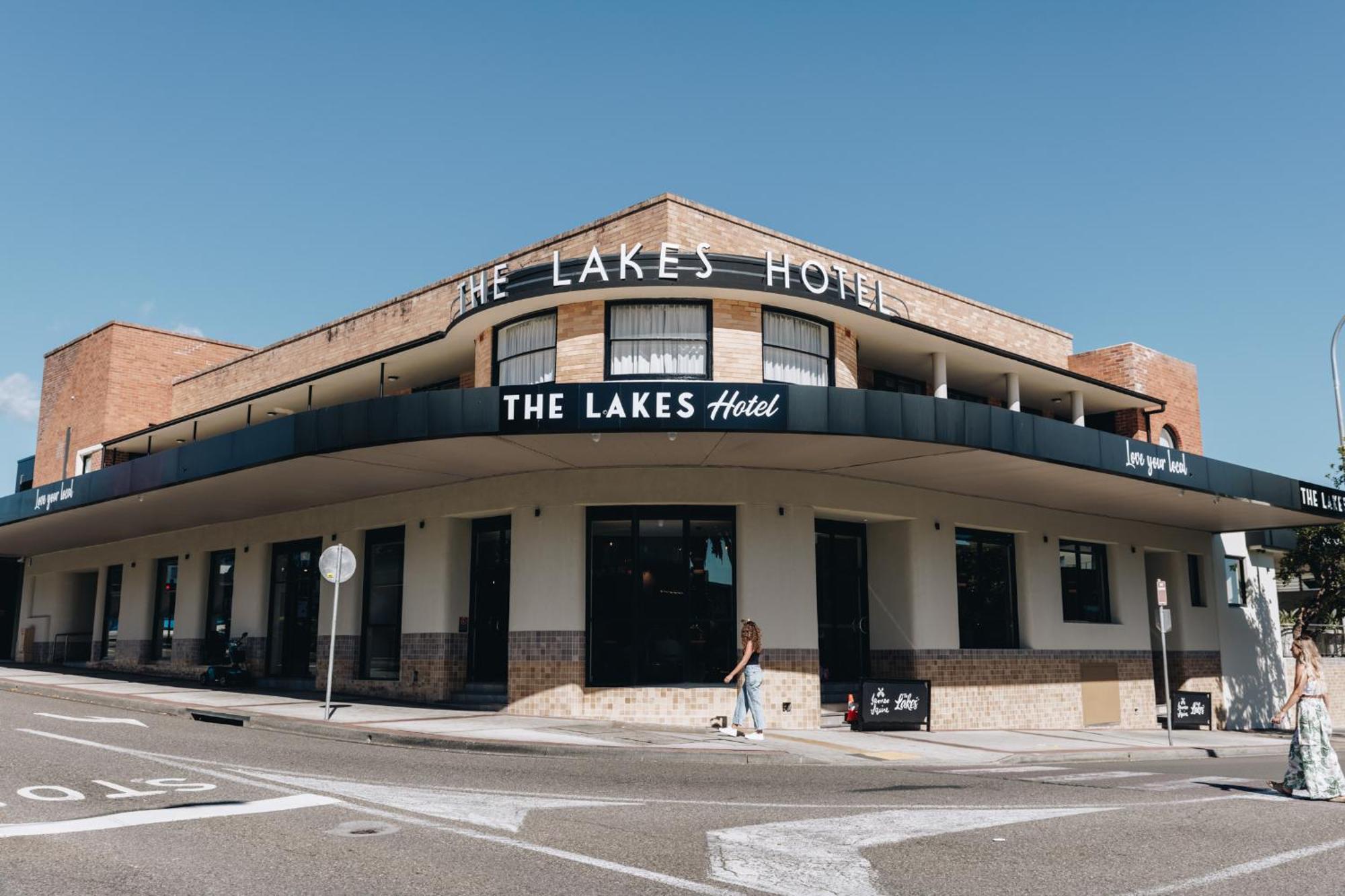 דה אינטרנס The Lakes Hotel מראה חיצוני תמונה
